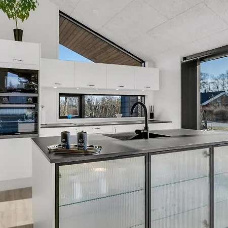 Stunning In With Kitchen