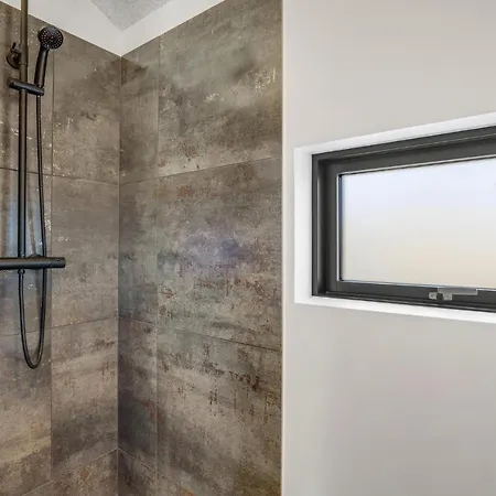 Stunning In With Kitchen Feriehus *