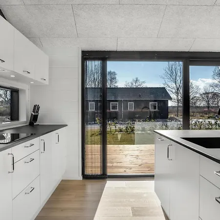 Stunning In With Kitchen Feriehus *